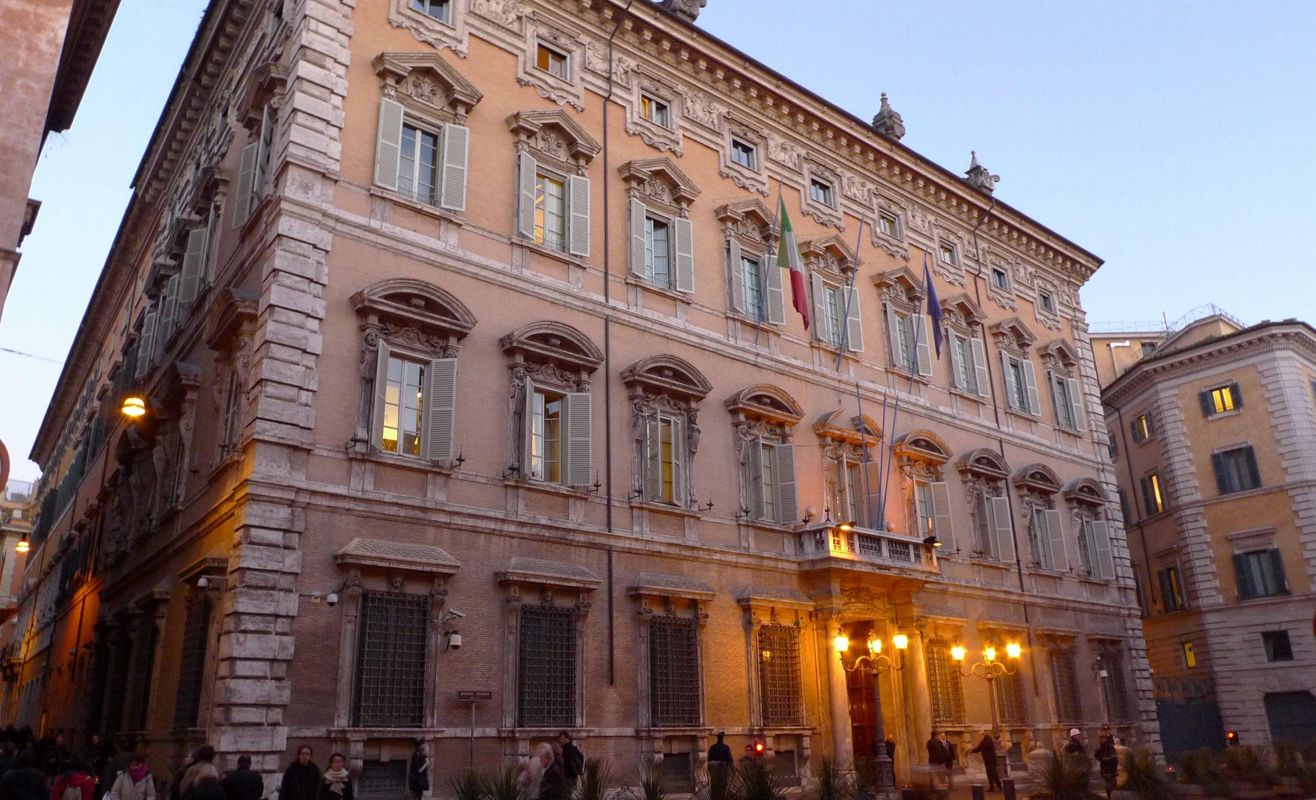 Vannacci nella bufera per il fotomontaggio di Siracusano: è polemica
