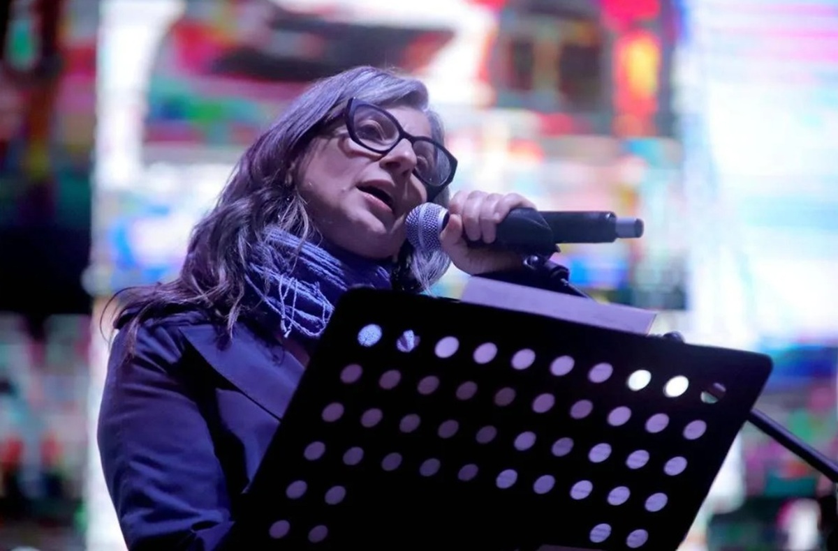 Francesca Albanese, polemica per i vestiti utilizzati per la copertina di un settimanale