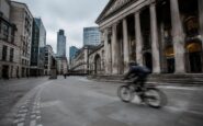 Ftse Mib +0,8%: le azioni trainano il mercato e lo spread si riduce