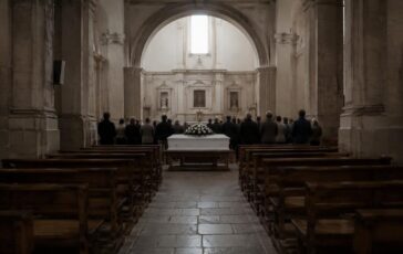 Funerale di Lorena Isceri: la comunità si stringe intorno alla famiglia
