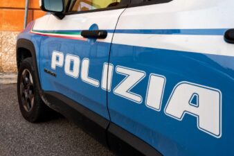 Tenta di sgozzare una 75enne per strada a Gela: 42enne in carcere