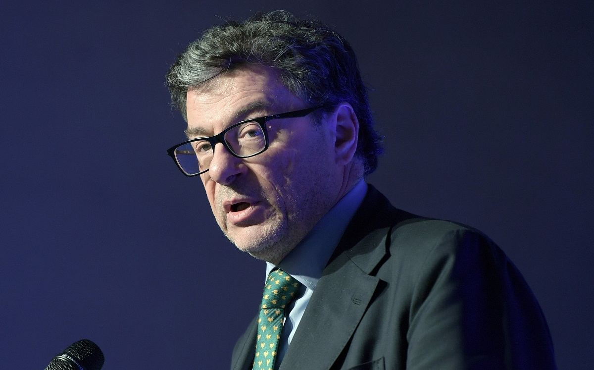 https://static.adhubmedia.com/notizie_it/wp-content/uploads/2026/09/giorgetti-pil-vicino-all-1-nel-2026-la-barca-e-rimasta-in-galleggiamento-a85e26aa.jpg