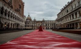 Greta Scarano e la protesta contro i femminicidi alla Mostra del Cinema di Venezia