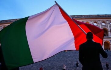 001-politica-unita-rispedire-nazione-origine-persona-oltraggio-simbolo-nazione