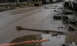 Incidente a Crotone: 5 agenti feriti e numerose auto distrutte