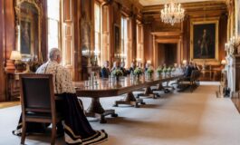 Incontro a Dumfries House: Carlo III invita le big tech a controllare l'IA