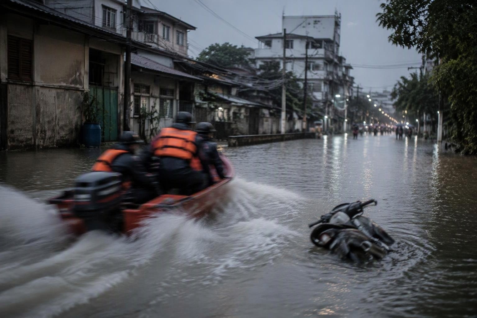 Inondazioni a Bangkok: più di 300 mm di pioggia e emergenza