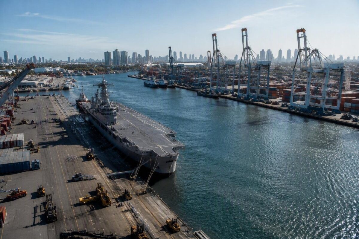 KRI Sriwijaya, la nuova portaerei indonesiana per il soccorso