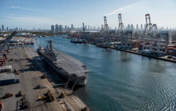 KRI Sriwijaya, la nuova portaerei indonesiana per il soccorso