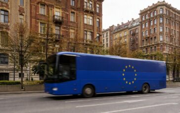 L'alto rappresentante dell'UE cancella il viaggio in Serbia per la controversa commemorazione di Mladic