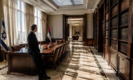Le accuse all'ex premier israeliano per l'ignoranza degli avvertimenti pre-7 ottobre