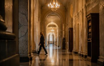 Le critiche al video di Trump finanziato con soldi pubblici