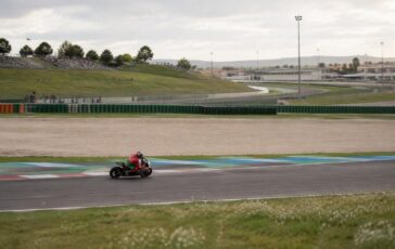 Marc Marquez vince la sprint a Misano: Bezzecchi secondo
