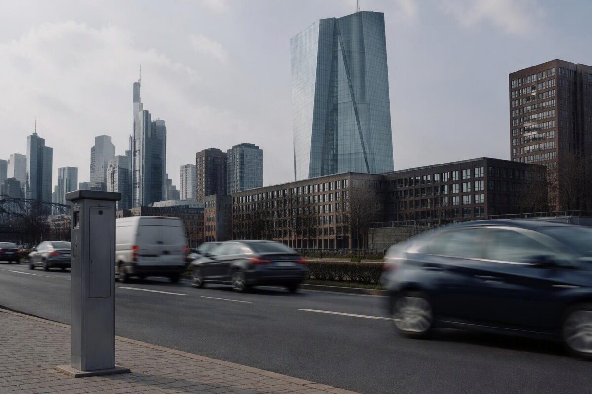Mercato azionario europeo al ribasso, petrolio e gas spingono al rialzo