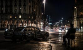 Minacce a Fabrizio Corona: aggressione e auto distrutta a colpi di catena