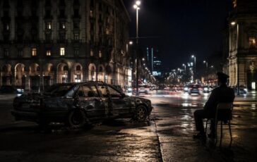 Minacce a Fabrizio Corona: aggressione e auto distrutta a colpi di catena