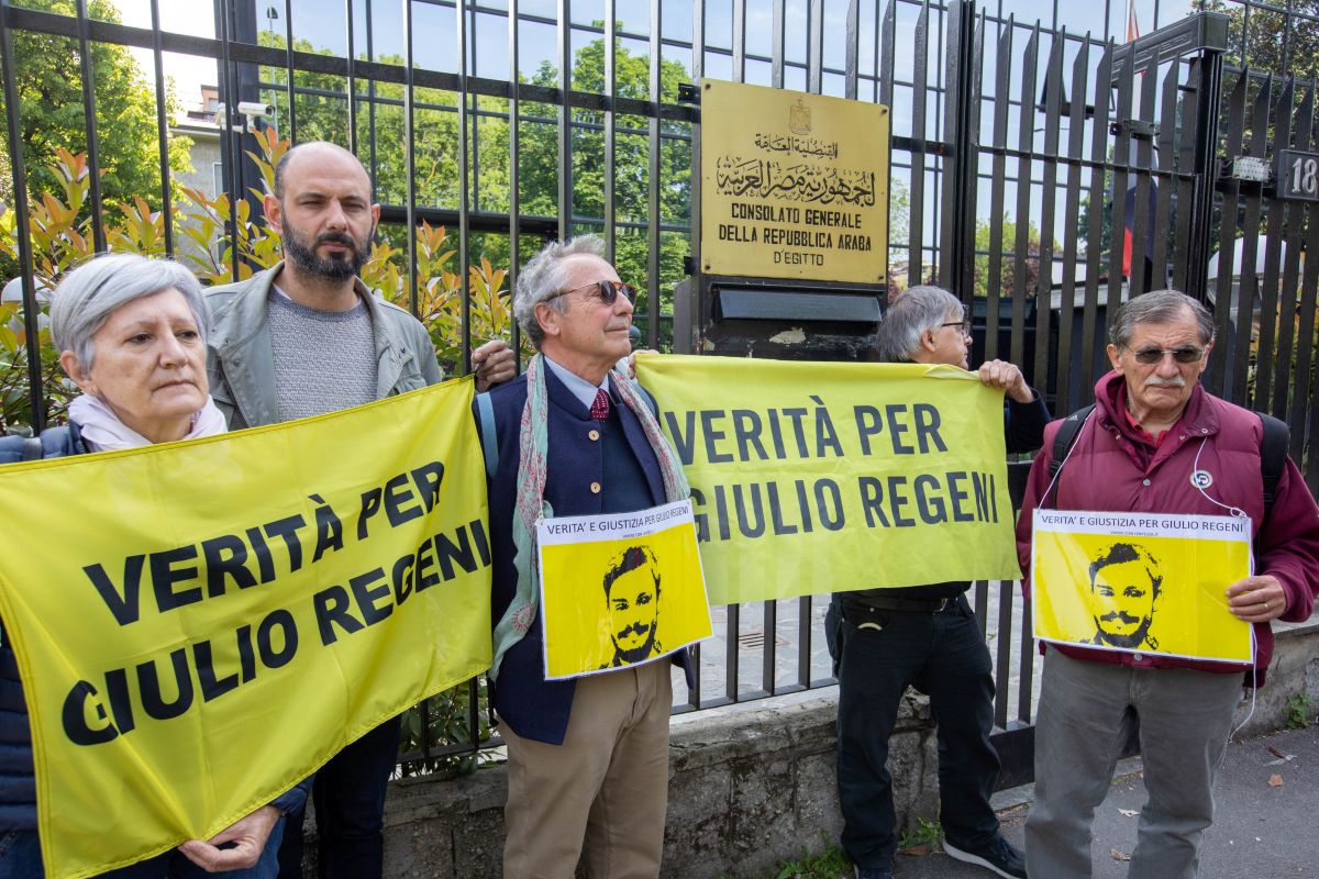 Morte di Giulio Regeni, condanna a 10 anni per tre 007 egiziani: la sentenza
