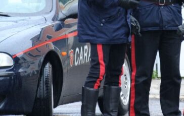 Aggredisce in strada una 12enne con una spranga