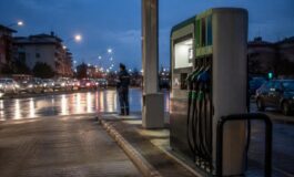 Prezzi benzina e gasolio a record: costi self service in Italia