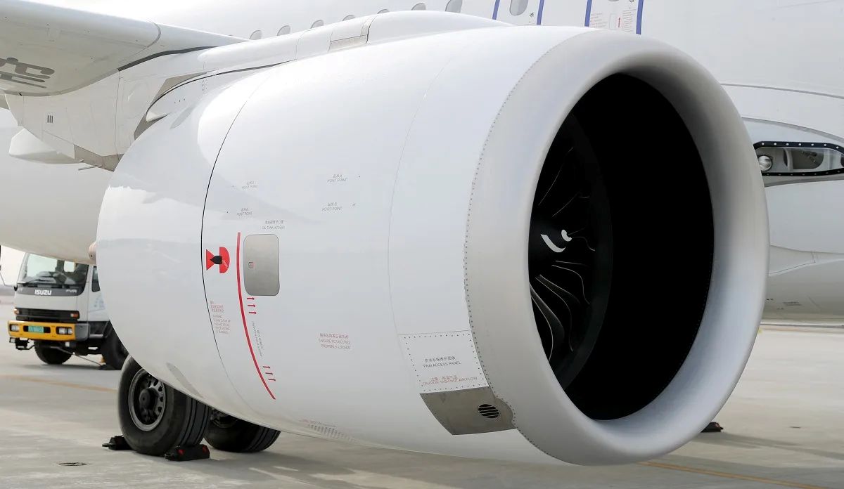 Nuovo guasto al traffico aereo nel Regno Unito: voli cancellati e ritardi