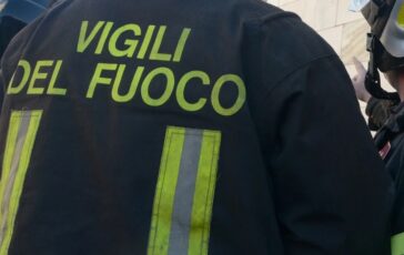 Incendio in un palazzo a Milano