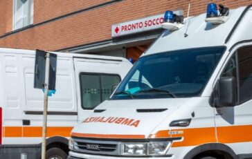 roma grave incidente sul lungotevere travolto da un taxi morto in ospedale df6b02b0 364x230