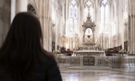 Sangue di San Gennaro si scioglie a Napoli: il miracolo ispira la pace
