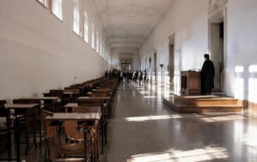 Scuola, Valditara smentisce le polemiche e denuncia gli striscioni politicizzati