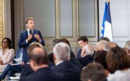 social vietati macron