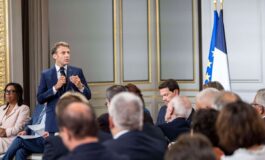 social vietati macron