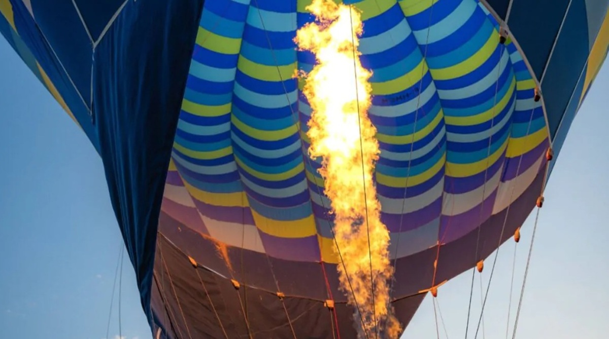 https://static.adhubmedia.com/notizie_it/wp-content/uploads/2026/09/svizzera-turista-mongolfiera-fd60ed72.jpg