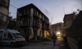Tragedia a San Vito (Lucca): incendio lascia 2 vittime e 13 feriti