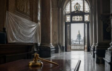 Tribunali di San Pietroburgo e università di Mosca evacuati per bomba