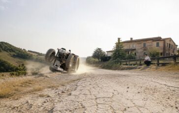 Uomo 70enne muore in incidente a Montegiorgio, trattore ribaltato