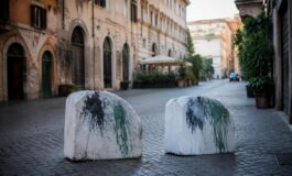 Vandalismo a via Dandolo: due memoriali della Shoah offuscati