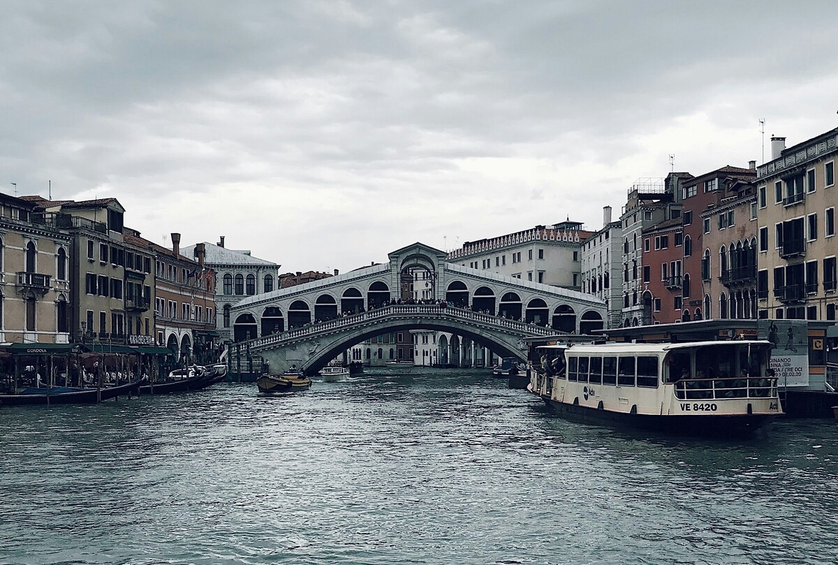 Sesso in vaporetto a Venezia: il video fa il giro dei social