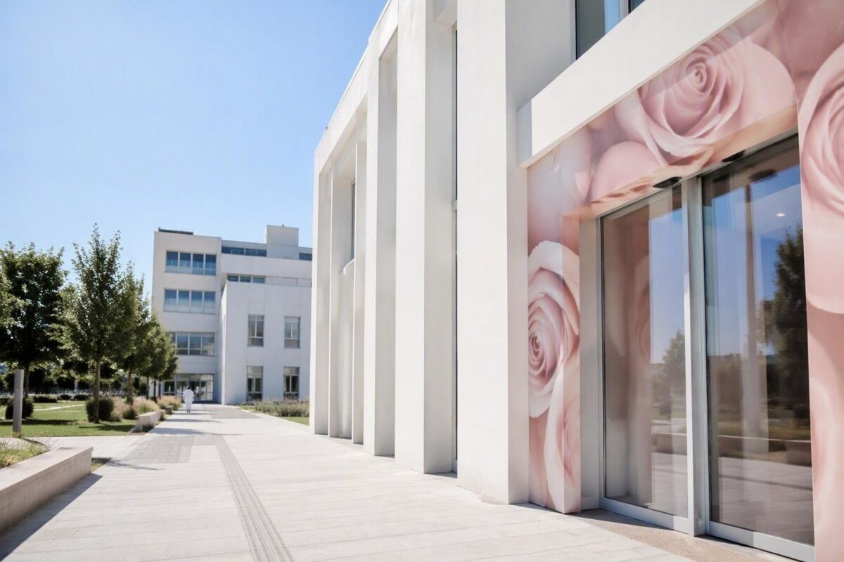 Visita di Mattarella alla Stanza Rosa: numeri sui femminicidi e il Codice Rosa