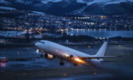 Volo Qantas in difficoltà: fiamme al motore durante il decollo da Queenstown