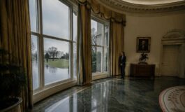 White House critica la decisione della Fed di alzare i tassi