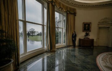 White House critica la decisione della Fed di alzare i tassi