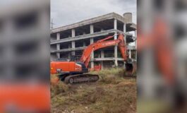 A Roma al via le operazioni di demolizione del palazzo della droga a Tor Sapienza IL VIDEO 265x160