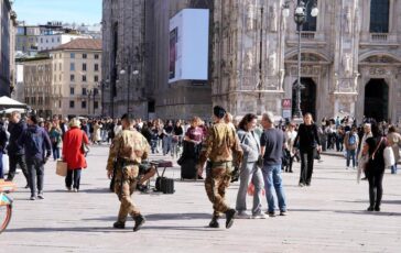 Allerta cortei oggi manifestazioni in tutta Italia 150 perquisizioni a Milano e in altre 20 citta piazze blindate 364x230