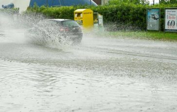 Allerta meteo arancione in Toscana domani scuole chiuse in vari comuni 364x230