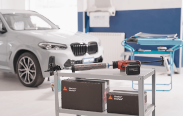 Auto per riparazione e sostituzione cristalli VetroCar prima in Europa ad adottare la tecnologia Purform Primerless to Glass di Sika in tutta la sua rete 364x230
