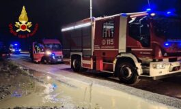 Auto travolta dalla piena del Meduna tre persone bloccate su un isolotto scatta il salvataggio aereo 265x160