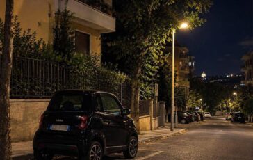Banda delle minicar a Roma e caccia agli aggressori al vaglio filmati telecamere 364x230