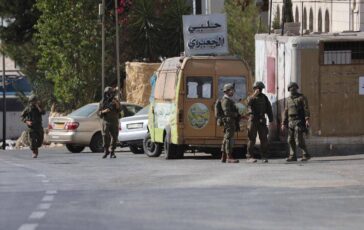 Blitz Idf in Cisgiordania Azione antiterrorismo a Hebron. Media Almeno 15 palestinesi arrestati 364x230