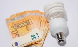 Bollette ecco quanto pesano i rincari luce e gas e quando arrivano in fattura 265x160