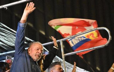 Brasile Lula rieletto presidente Bolsonaro chiede lannullamento. Trump contesta il voto Hanno usato manuale Biden 364x230
