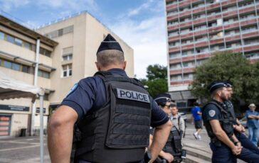 caos a marsiglia studenti in protesta preside cosparso di benzina e almeno 15 in stato di fermo 2